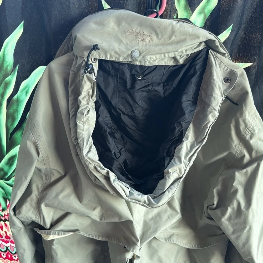 Eddie Bauer 🍍 eddie
